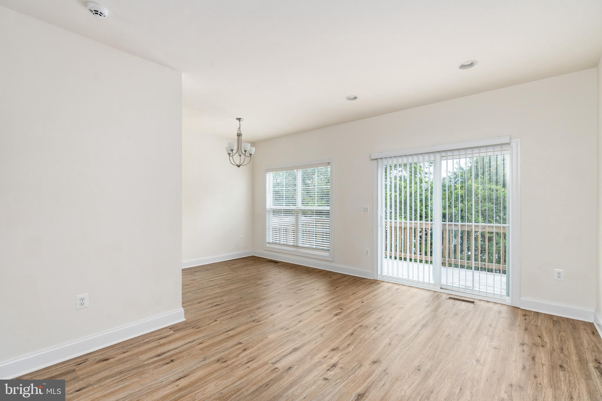 ROSELAND TOWNHOMES - Residential Lease