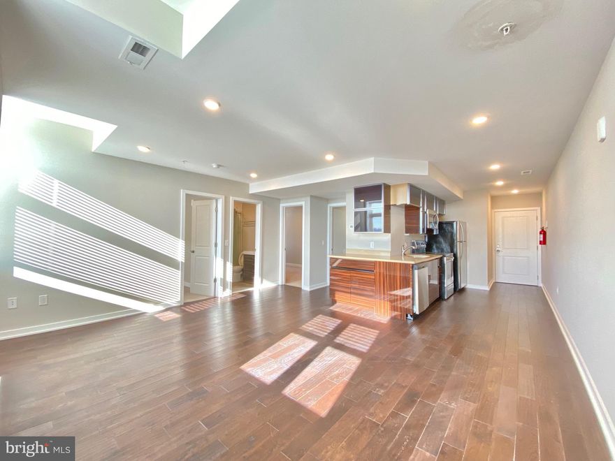 Available NOW! 1-bedroom apartments start at $1595/mo, 1-bedroom lofts at $1695, and 2-bedroom apartments at $1795.  Qualified tenants are eligible for bonuses! 1 parking spot included with 1 bedroom apartments, 2 is included with 2 bedroom ones.  Additional parking for residents is at $75/mo.

To qualify, a 650+ credit score & 3x the rent income are required. Tenants must provide proof of sufficient funds & record of rent payments. 

This apartment has everything that you need - a spacious living space, lots of natural light, a modern interior updated in 2022. Modern amenities like a dishwasher, in-unit washer and dryer, and beautiful finishes in the kitchen and bathroom. Accessible by the elevator. Private parking lot next to the building. An incredible value for money considering that you are 10 min from KOP, major roads, businesses, and entertainment. Convenient, good price, and modern. Schedule your showing today!