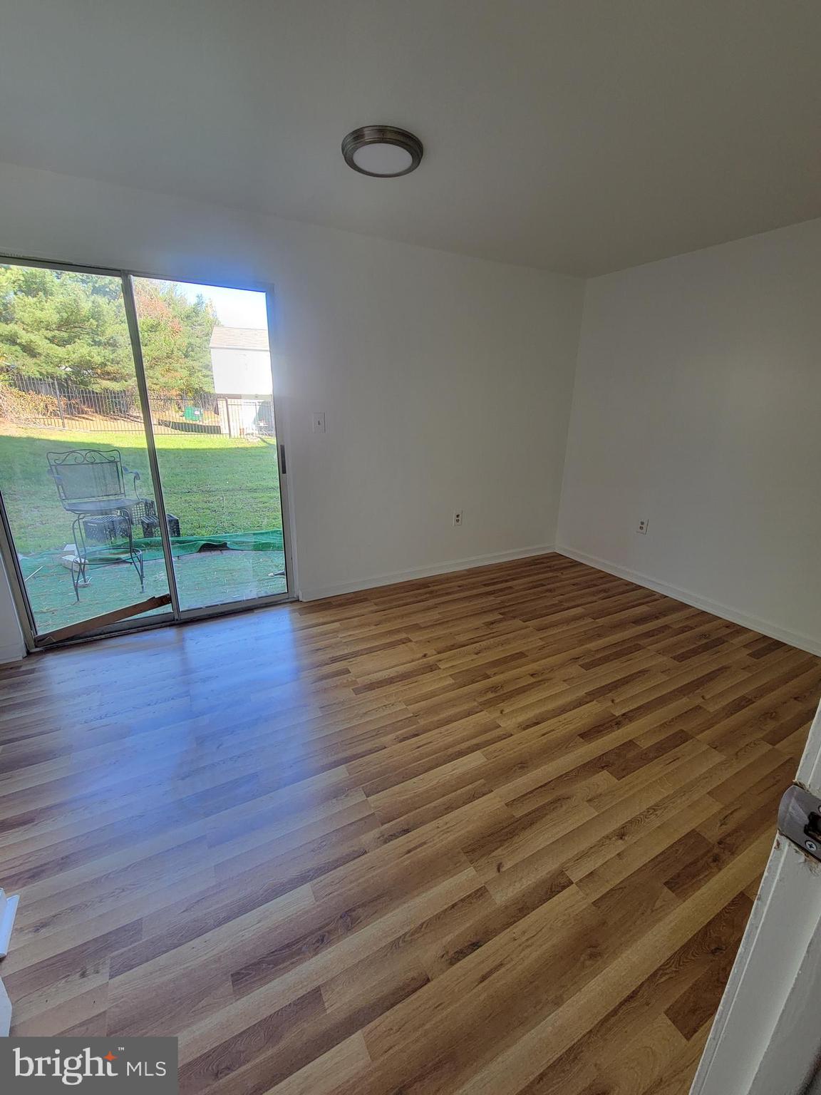 STONELEIGH SQUARE - Residential Lease