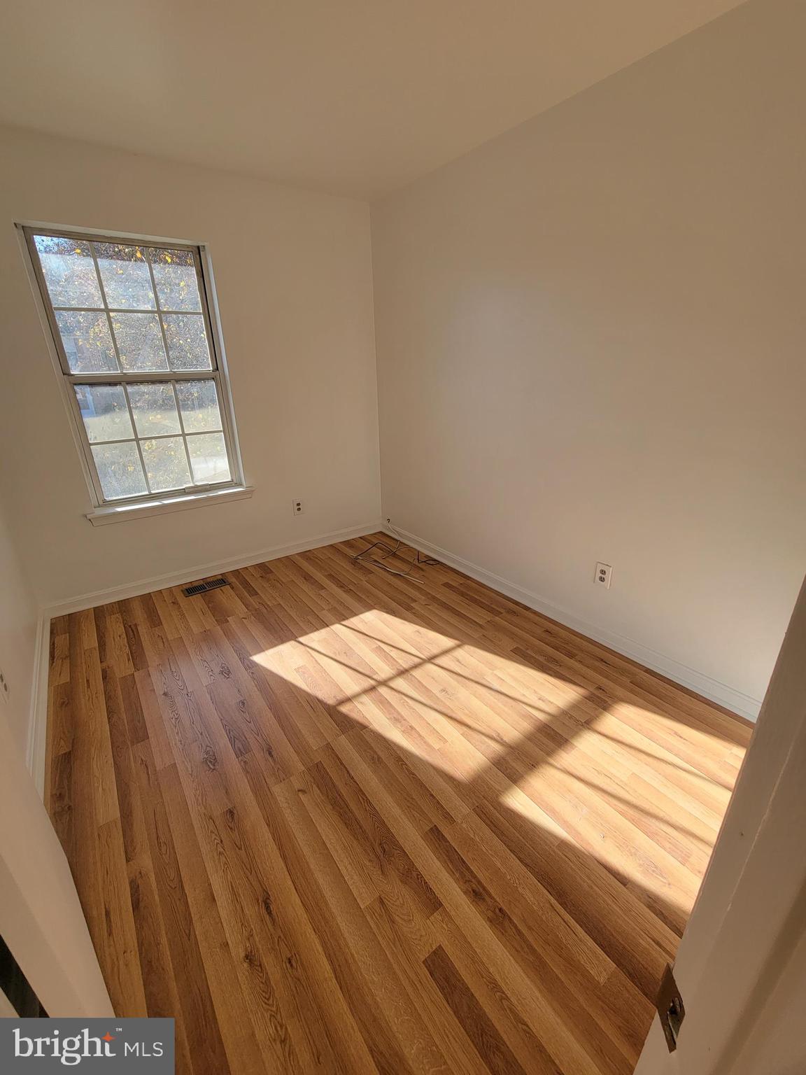 STONELEIGH SQUARE - Residential Lease