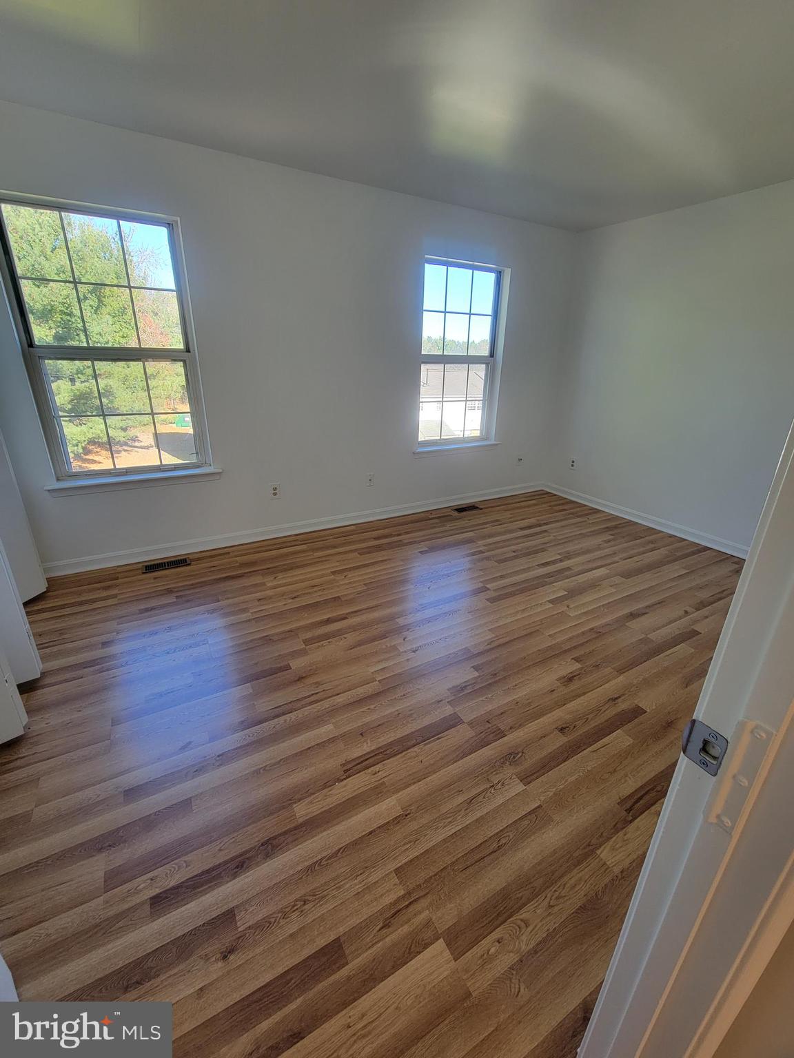 STONELEIGH SQUARE - Residential Lease