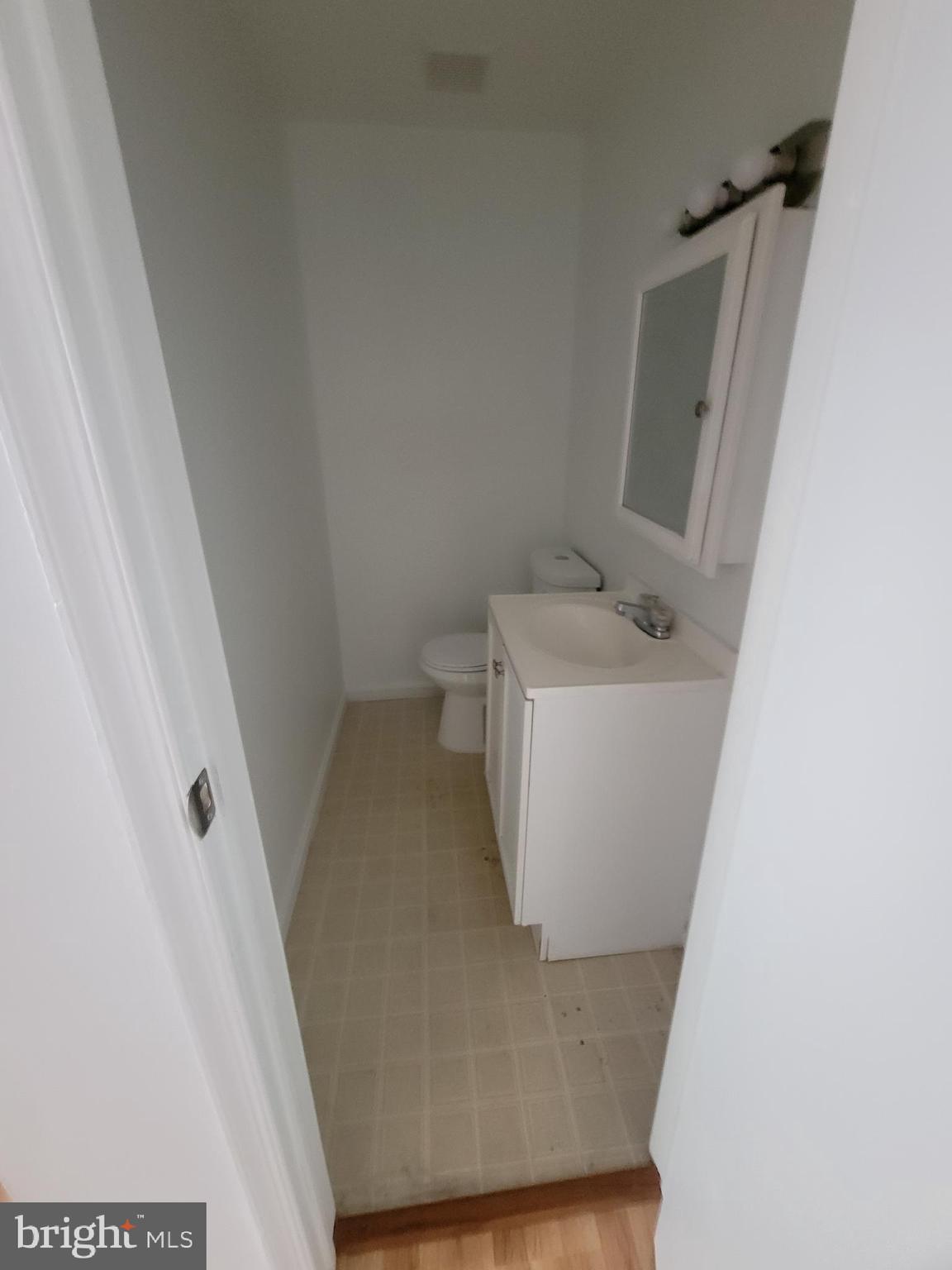 STONELEIGH SQUARE - Residential Lease