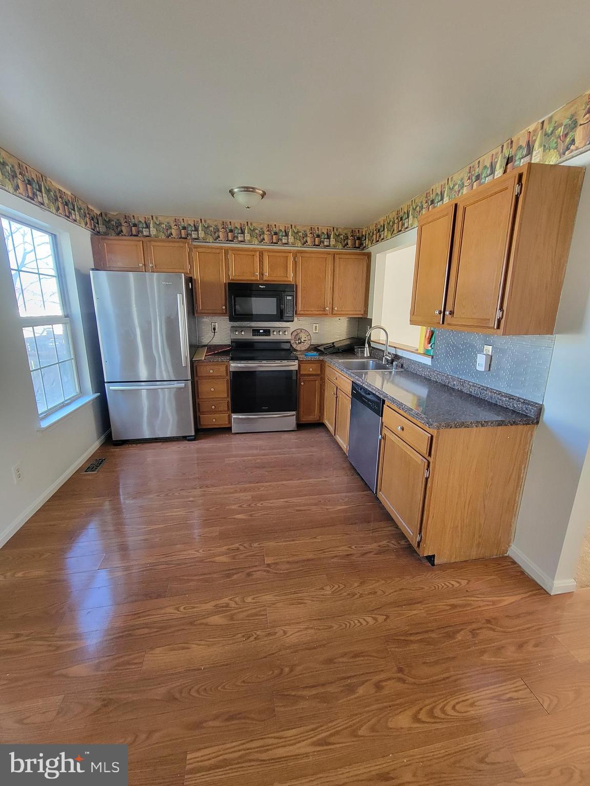 STONELEIGH SQUARE - Residential Lease