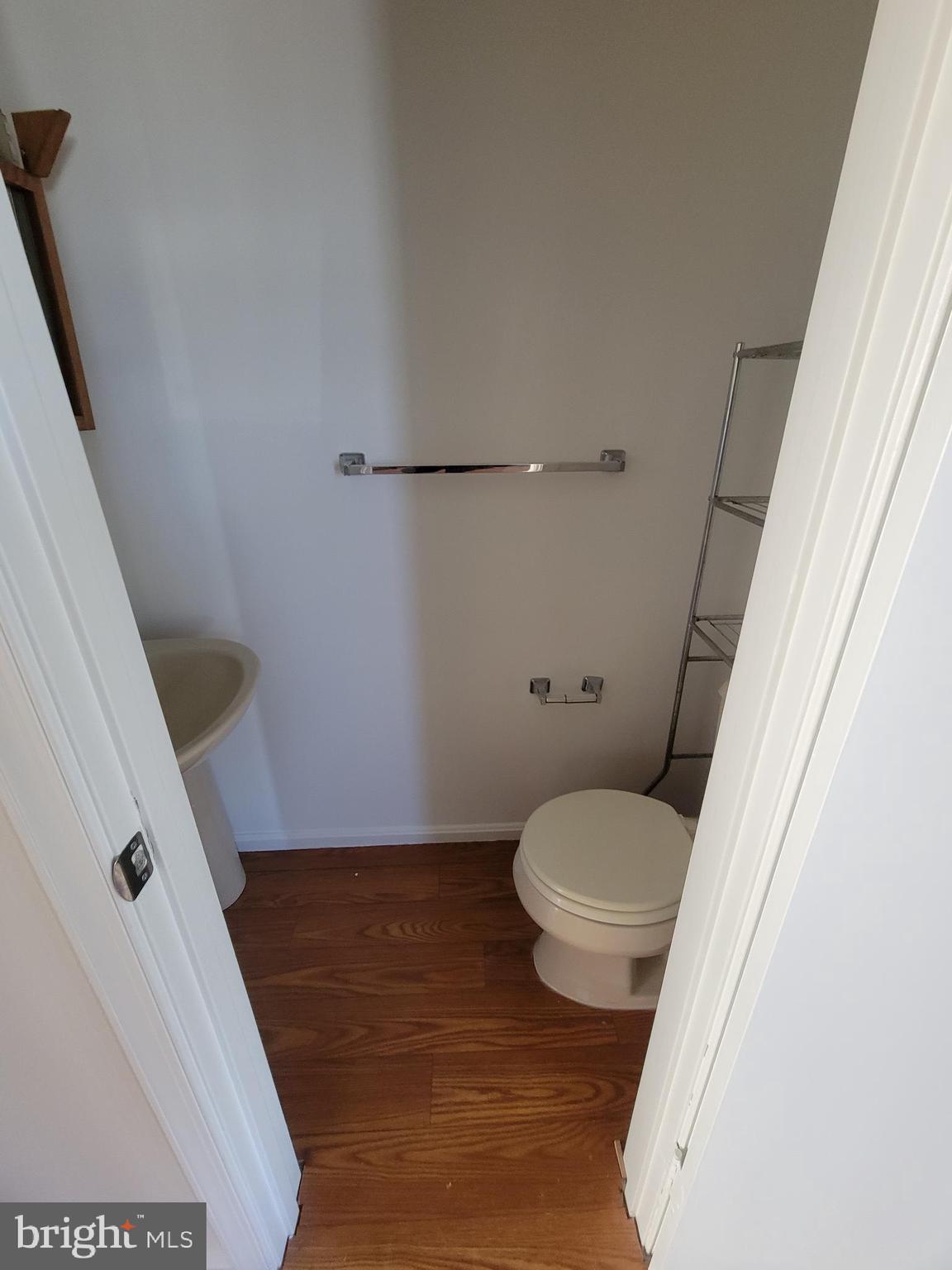 STONELEIGH SQUARE - Residential Lease