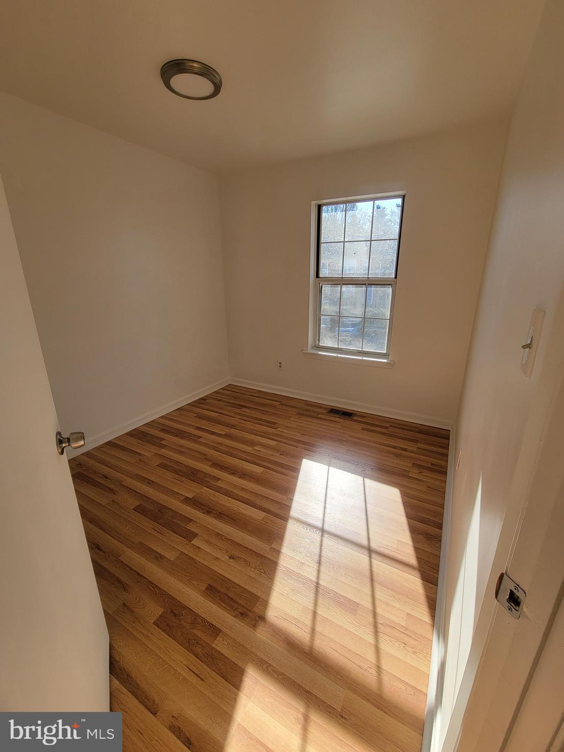 STONELEIGH SQUARE - Residential Lease