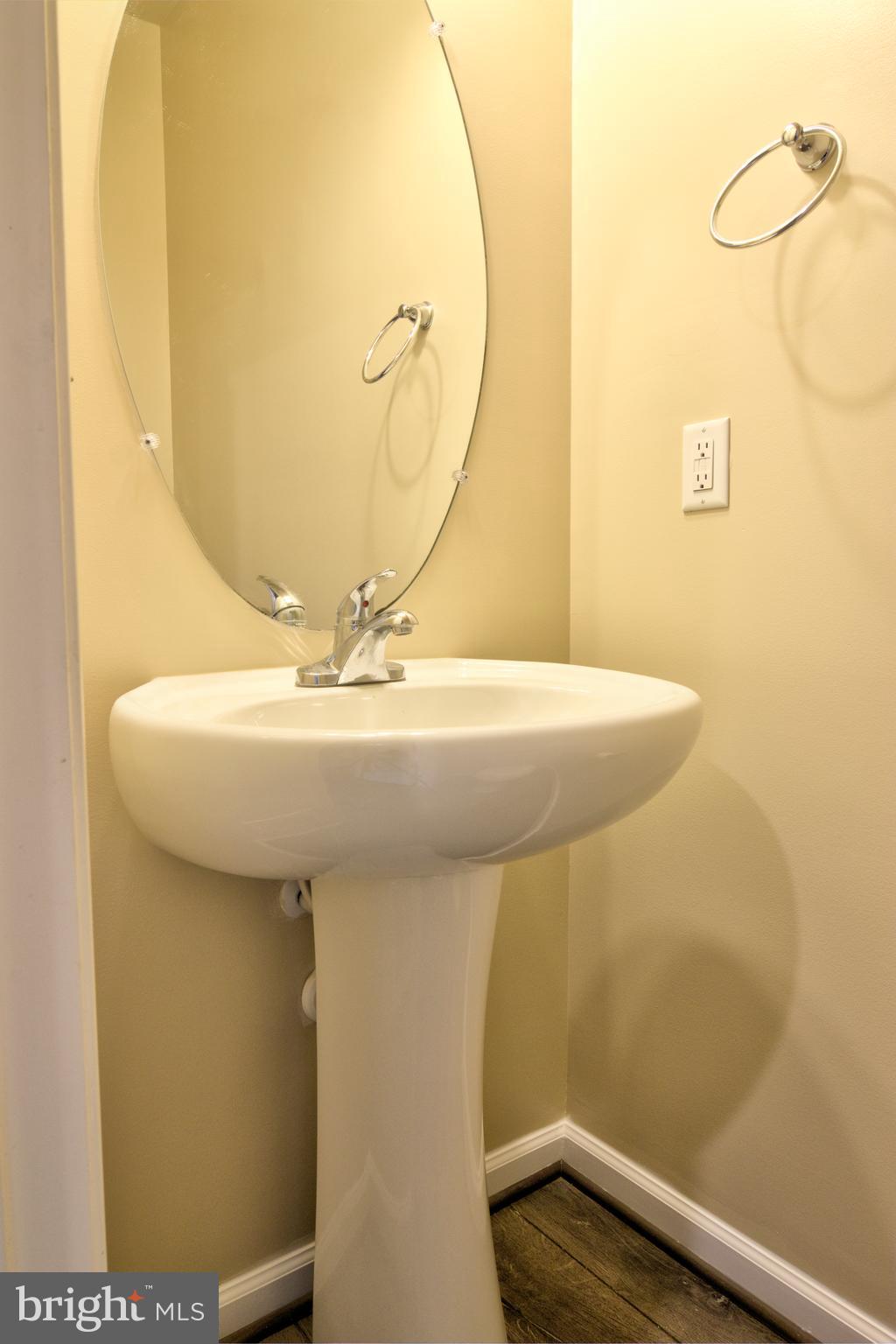 OAKWOOD VILLAGE - Residential Lease