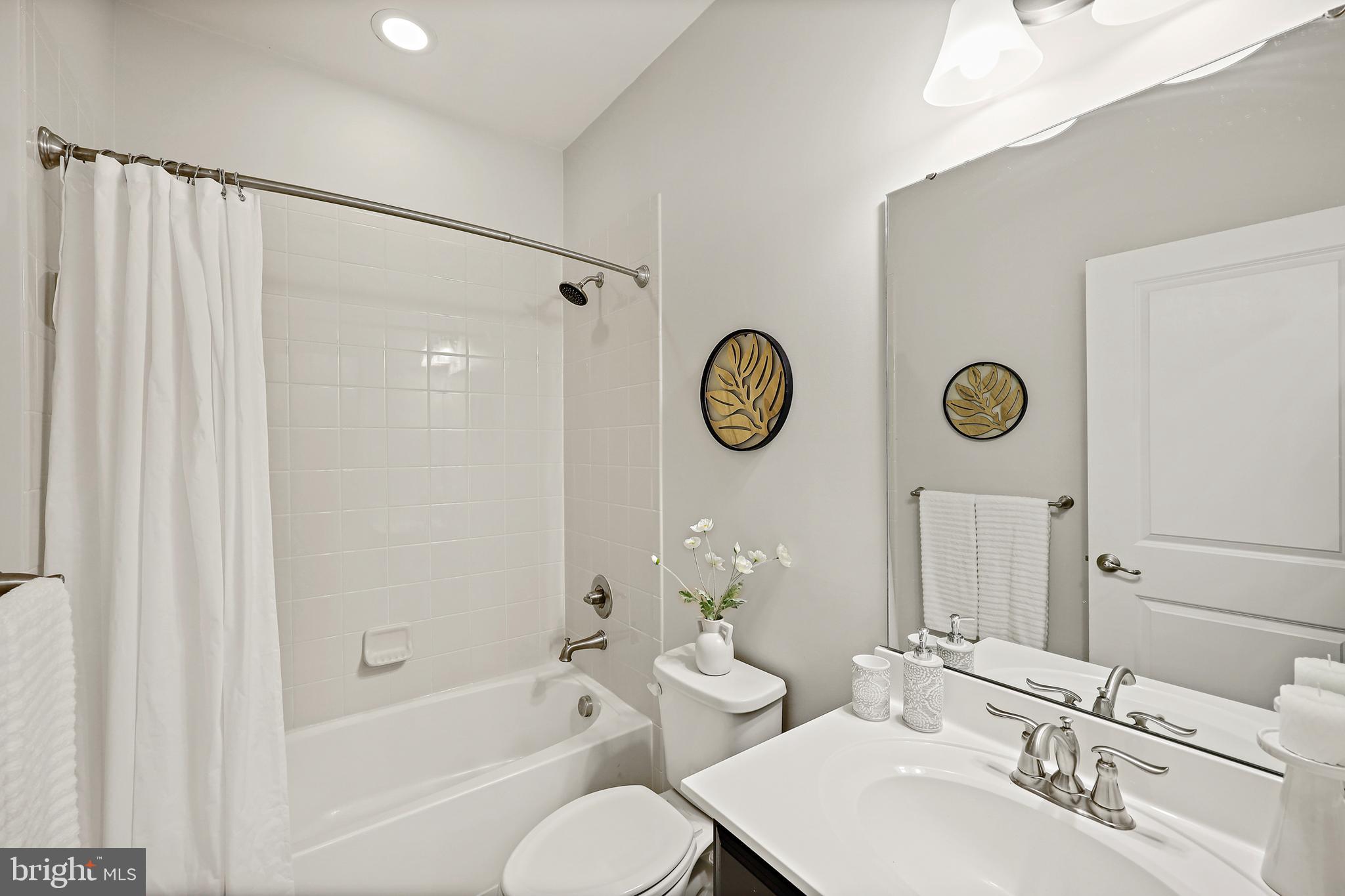 THE PARK AT ADDISON METRO - Residential