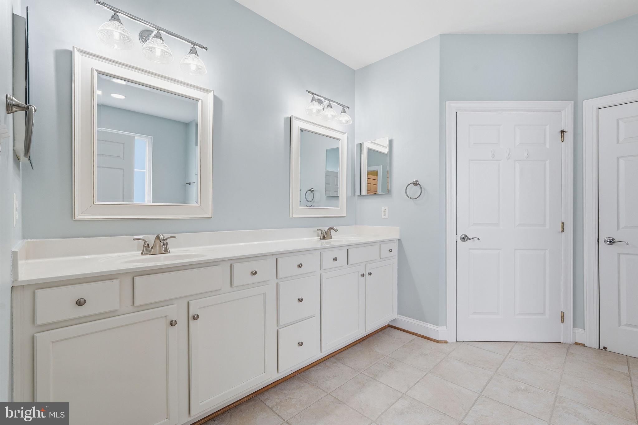 SHENANDOAH, LAKE FREDERICK - Residential