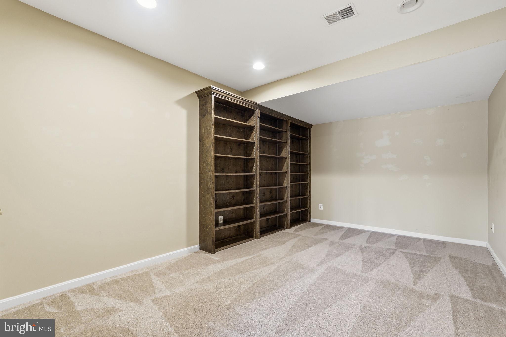 SHENANDOAH, LAKE FREDERICK - Residential