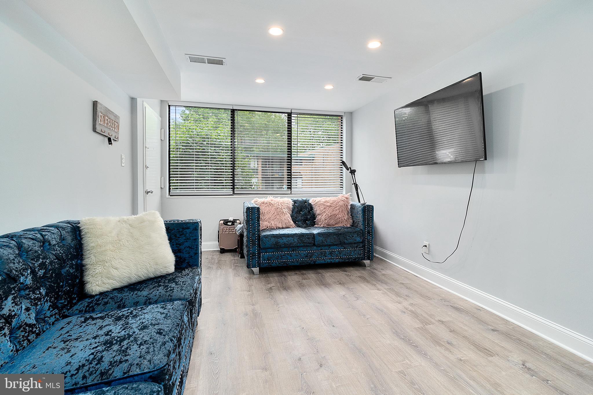 SAXONY SQUARE - Residential