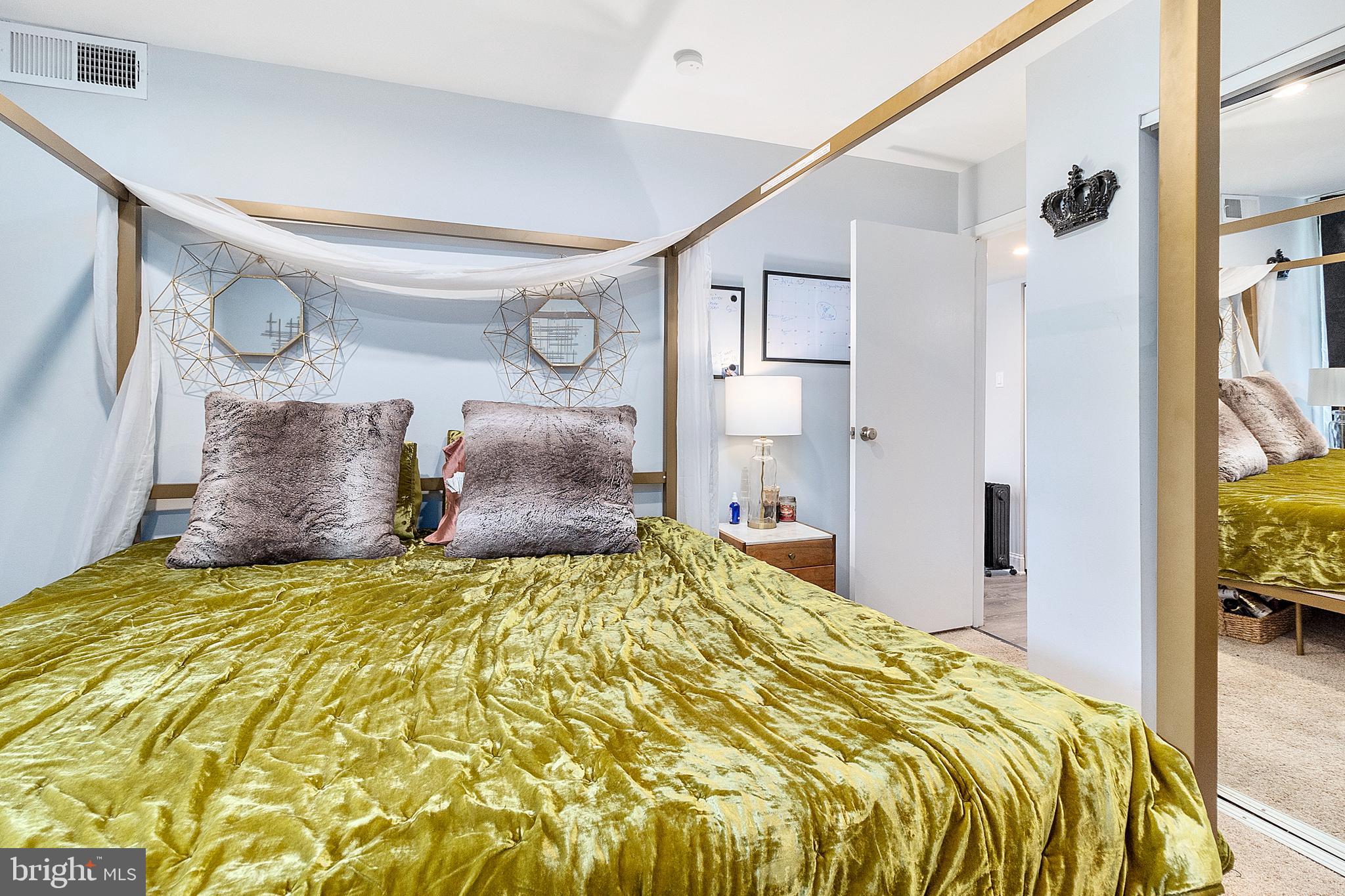 SAXONY SQUARE - Residential