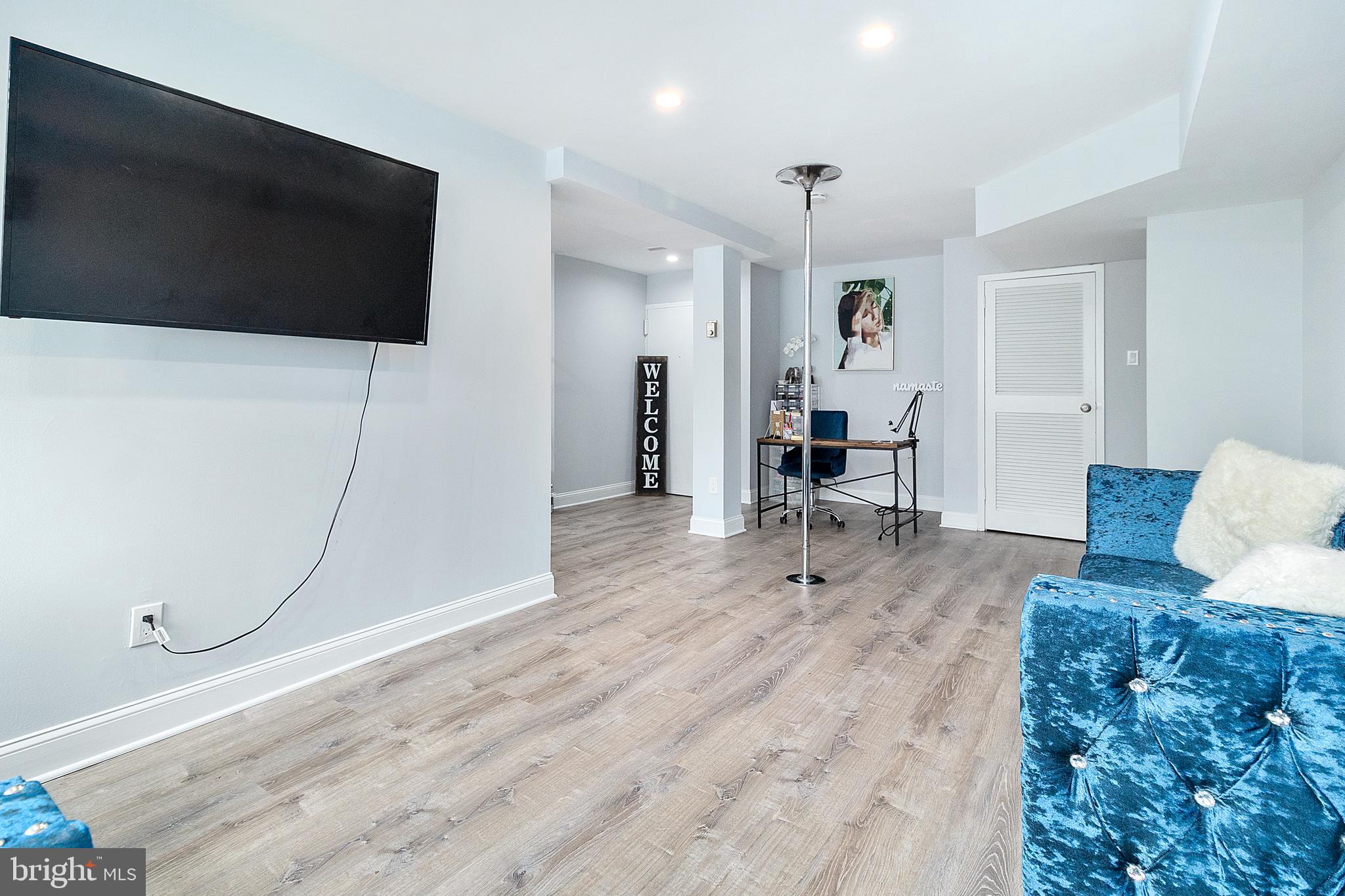 SAXONY SQUARE - Residential