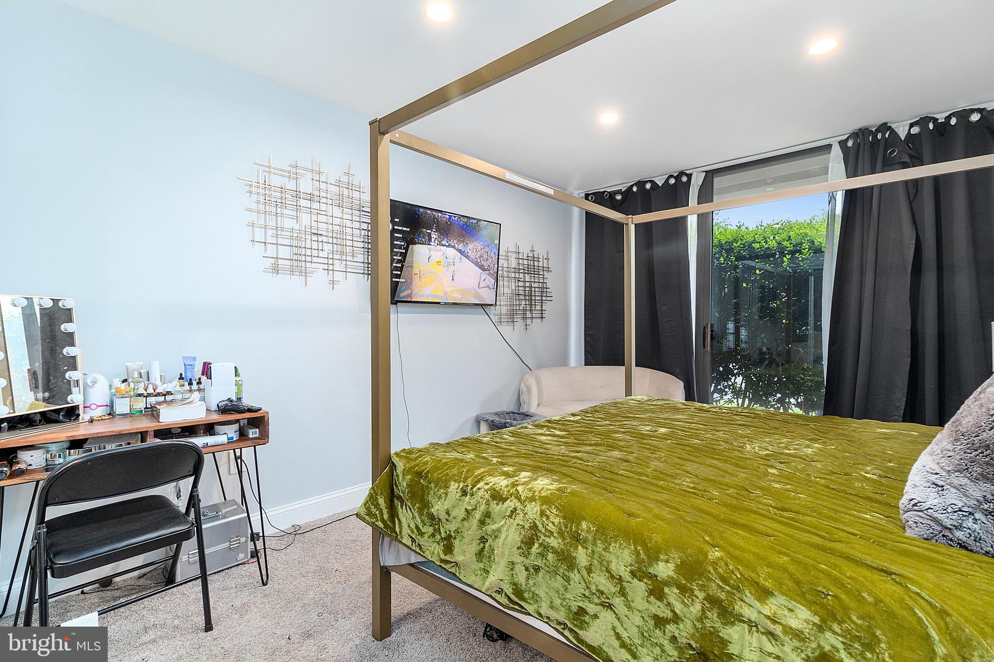 SAXONY SQUARE - Residential