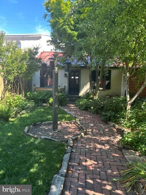 216 W MINER STREET