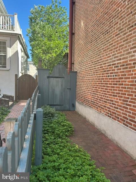 216 W MINER STREET