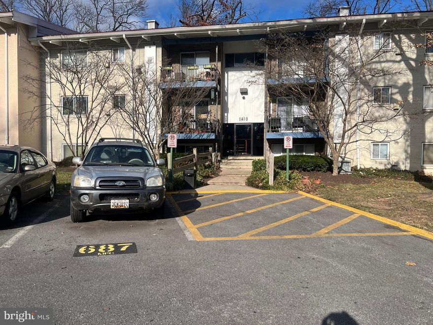 All utilities included! Located in Montgomery County section of MD Farms. Top floor one bedroom with cathedral ceilings, granite kitchen counter & stainless steel appliances, with new gas range, new dishwasher, new garbage disposer. Washer/dryer in unit! Rear balcony off living room.  Additional storage area in unit. Available immediately.
