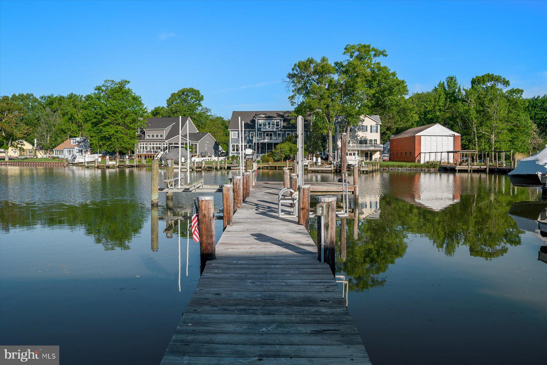 AVALON SHORES - Residential