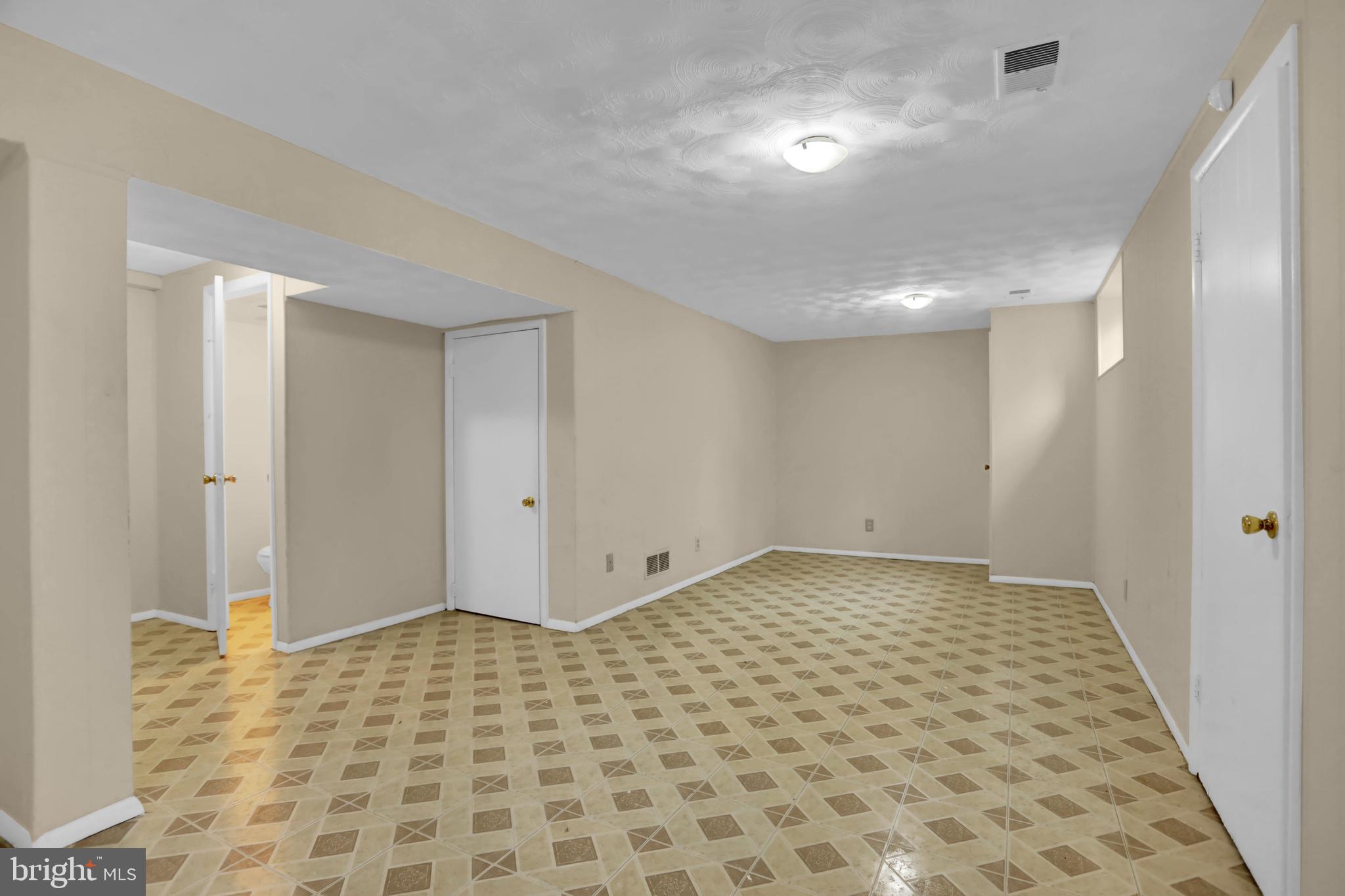 TWELVE TREES - Residential