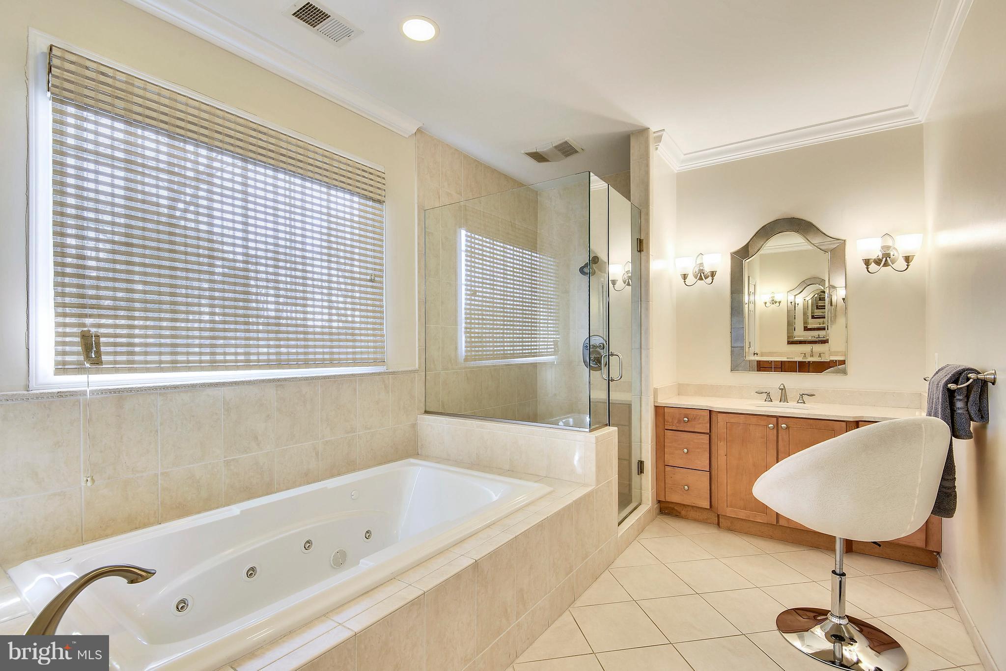 HENDRY ESTATES - Residential