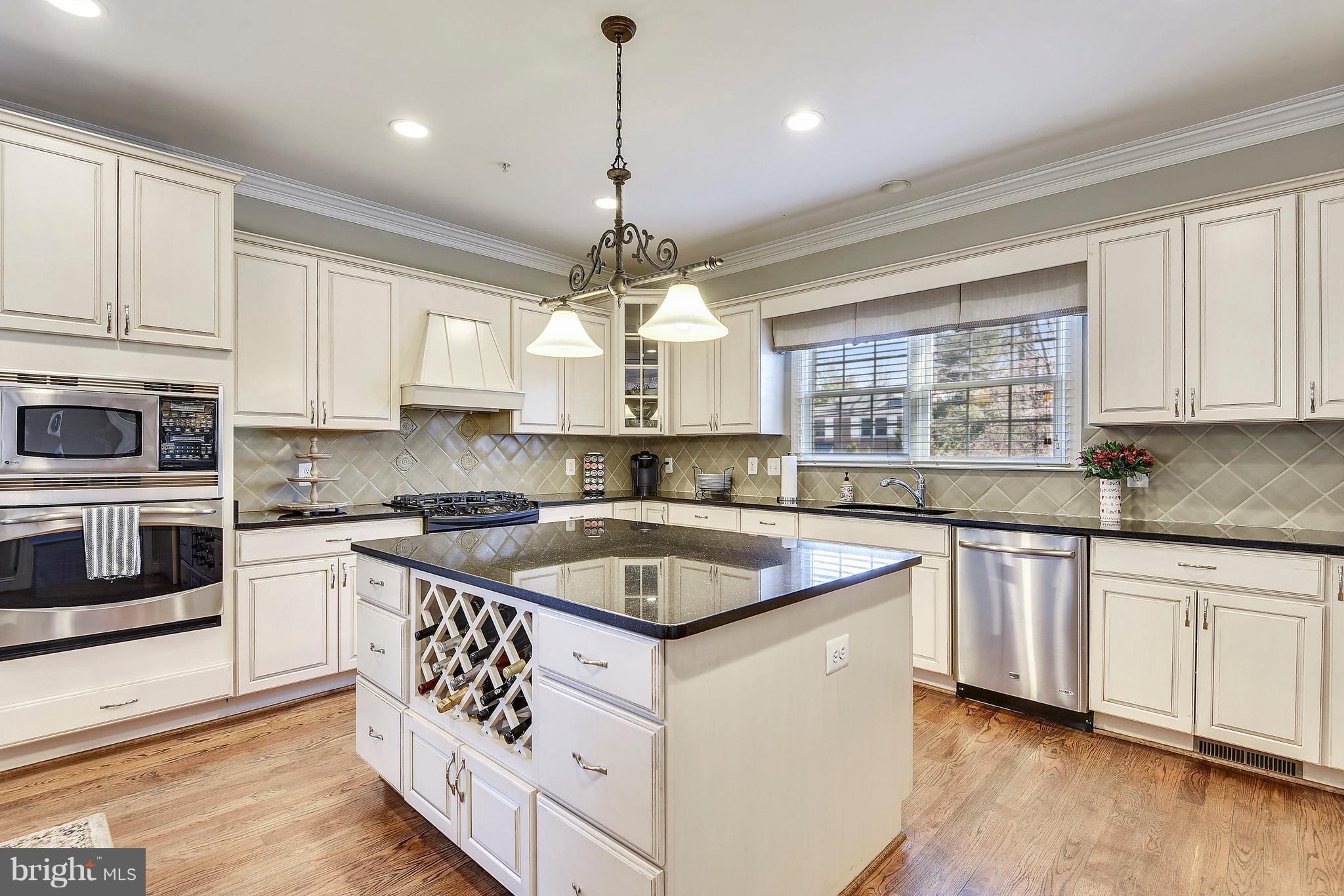 HENDRY ESTATES - Residential