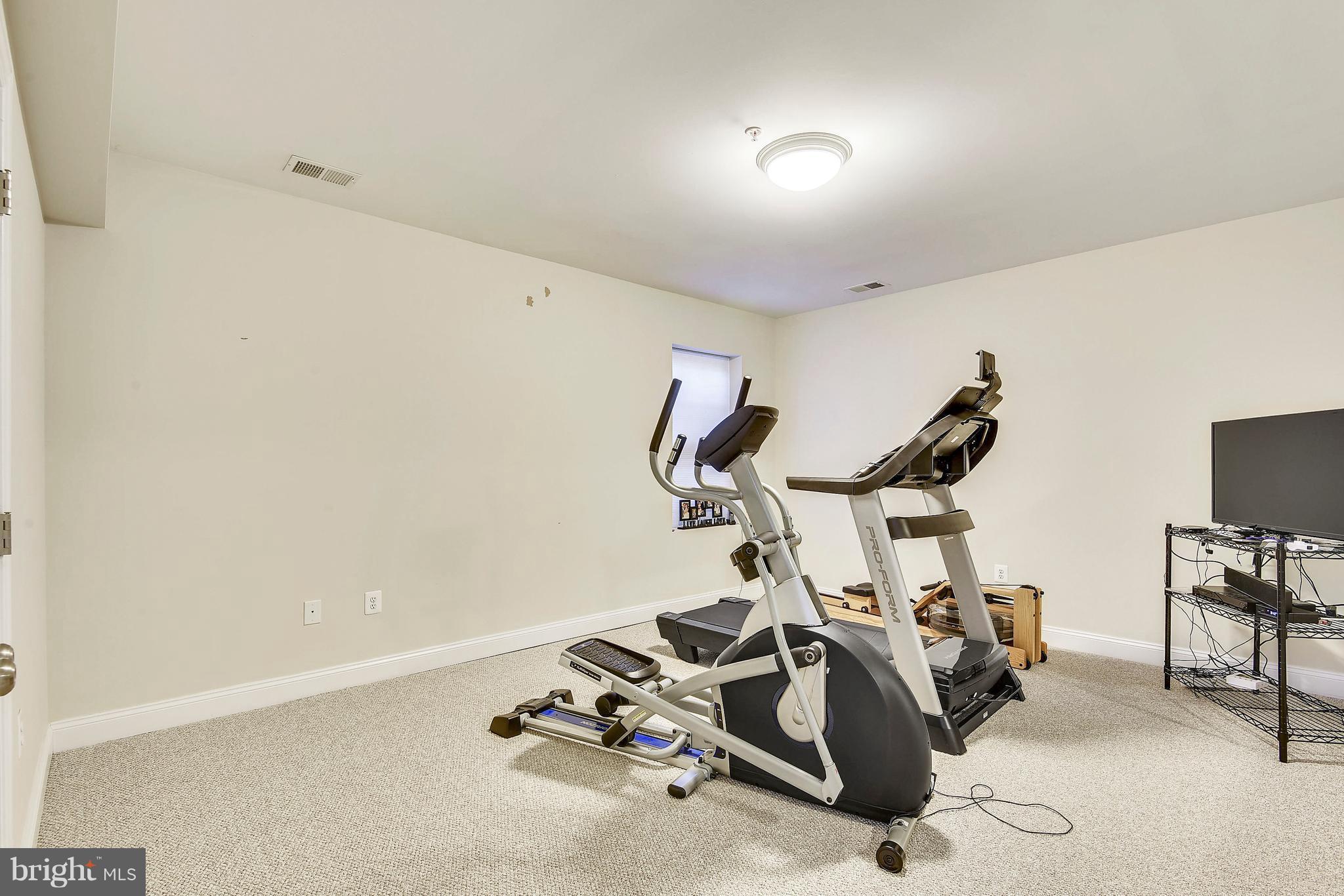 HENDRY ESTATES - Residential