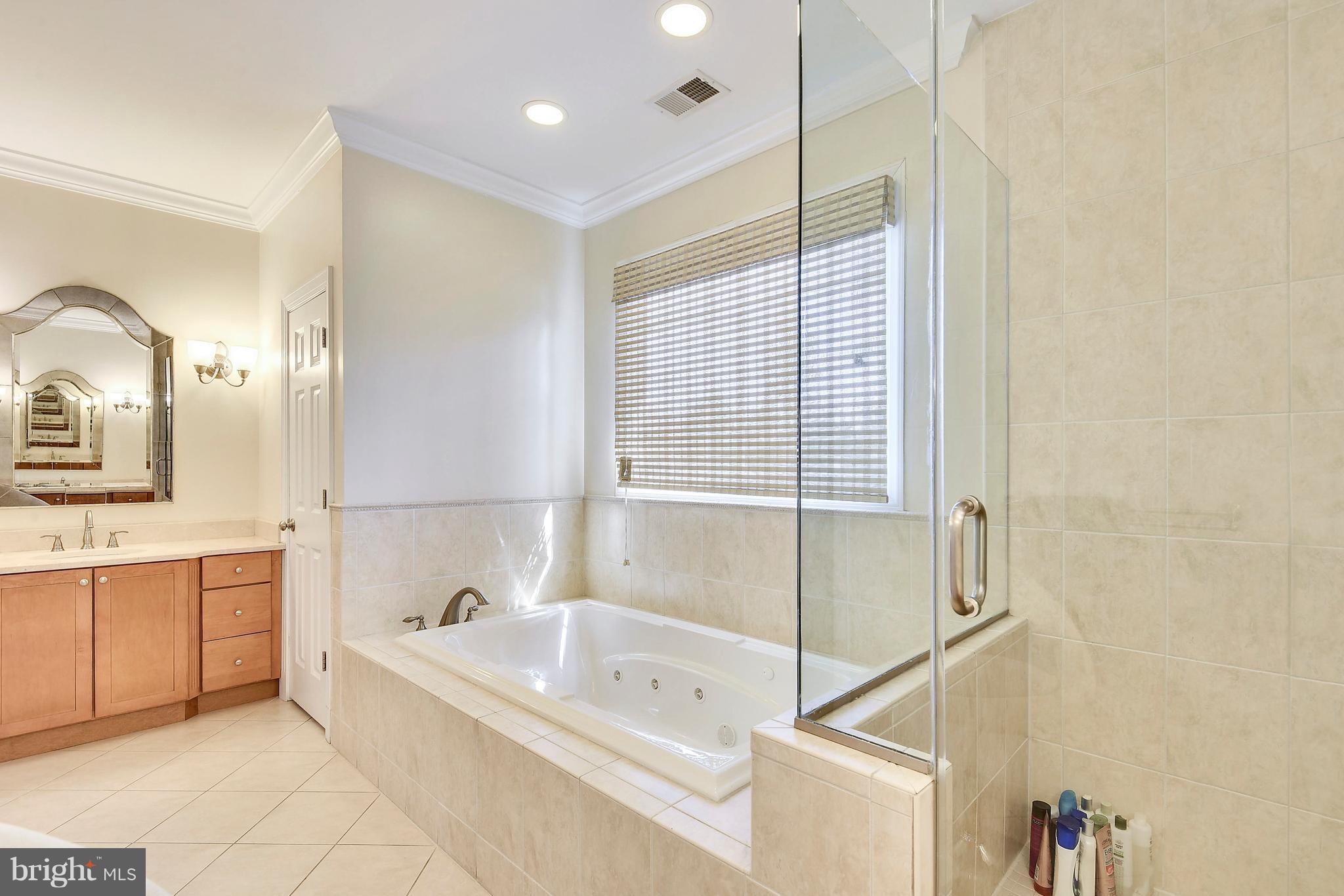 HENDRY ESTATES - Residential