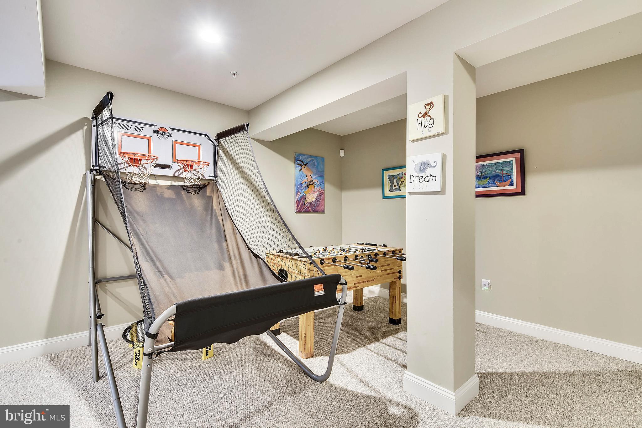 HENDRY ESTATES - Residential