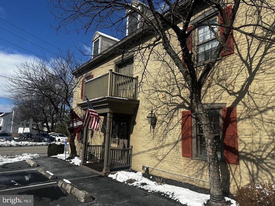 Owner pays ALL utilities :) 
Nice 2nd floor 10x16 office with 2 desks and an AC unit, off-street parking, move right in. Shared bathroom.