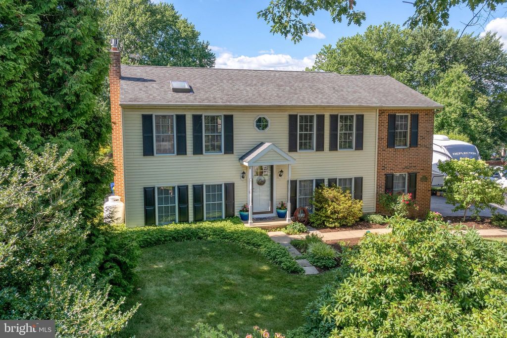 Photo of 7 Thomas Road, Lancaster, PA 17602 (MLS # PALA2053200)