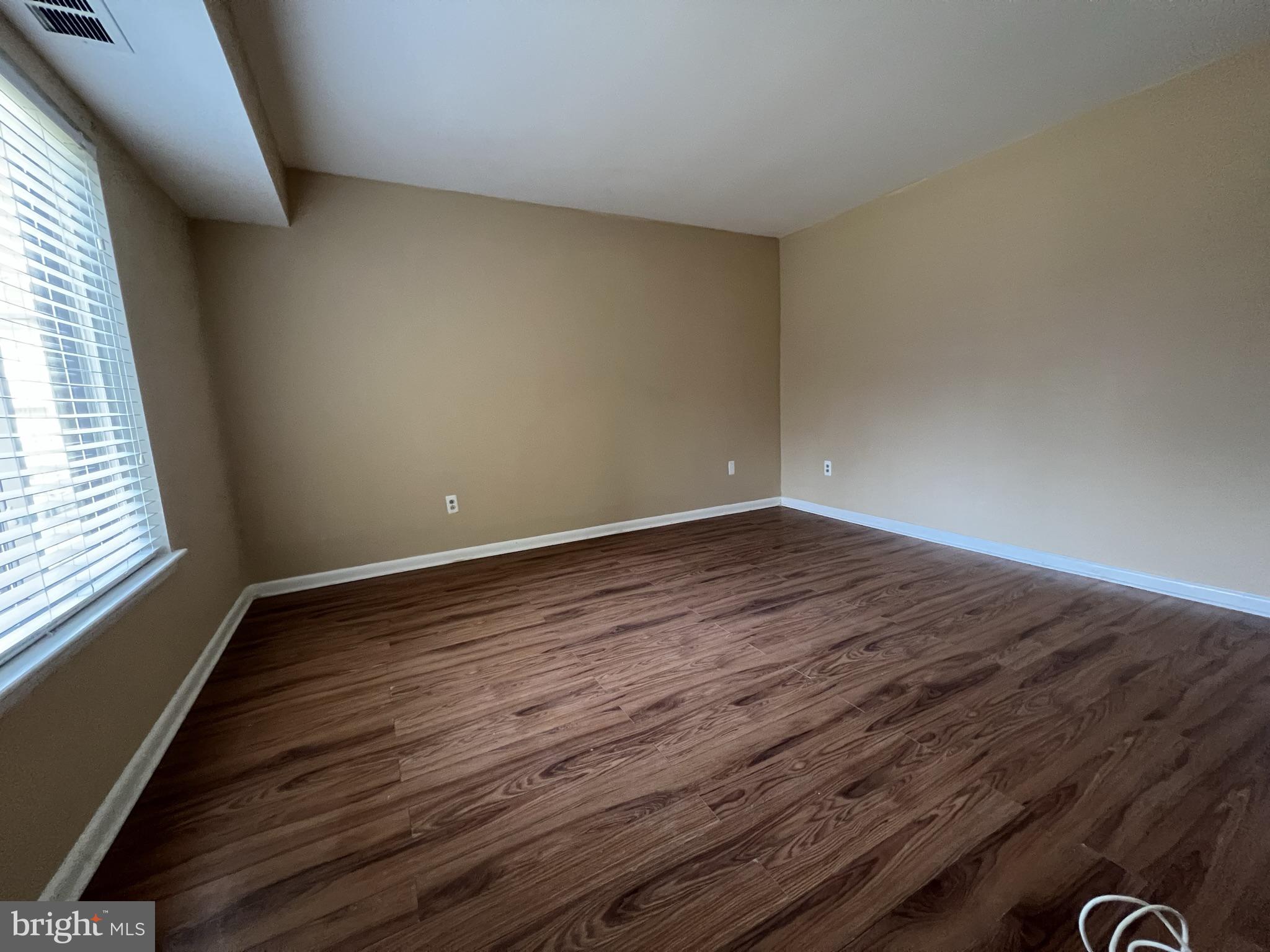 LONG REACH - Residential Lease