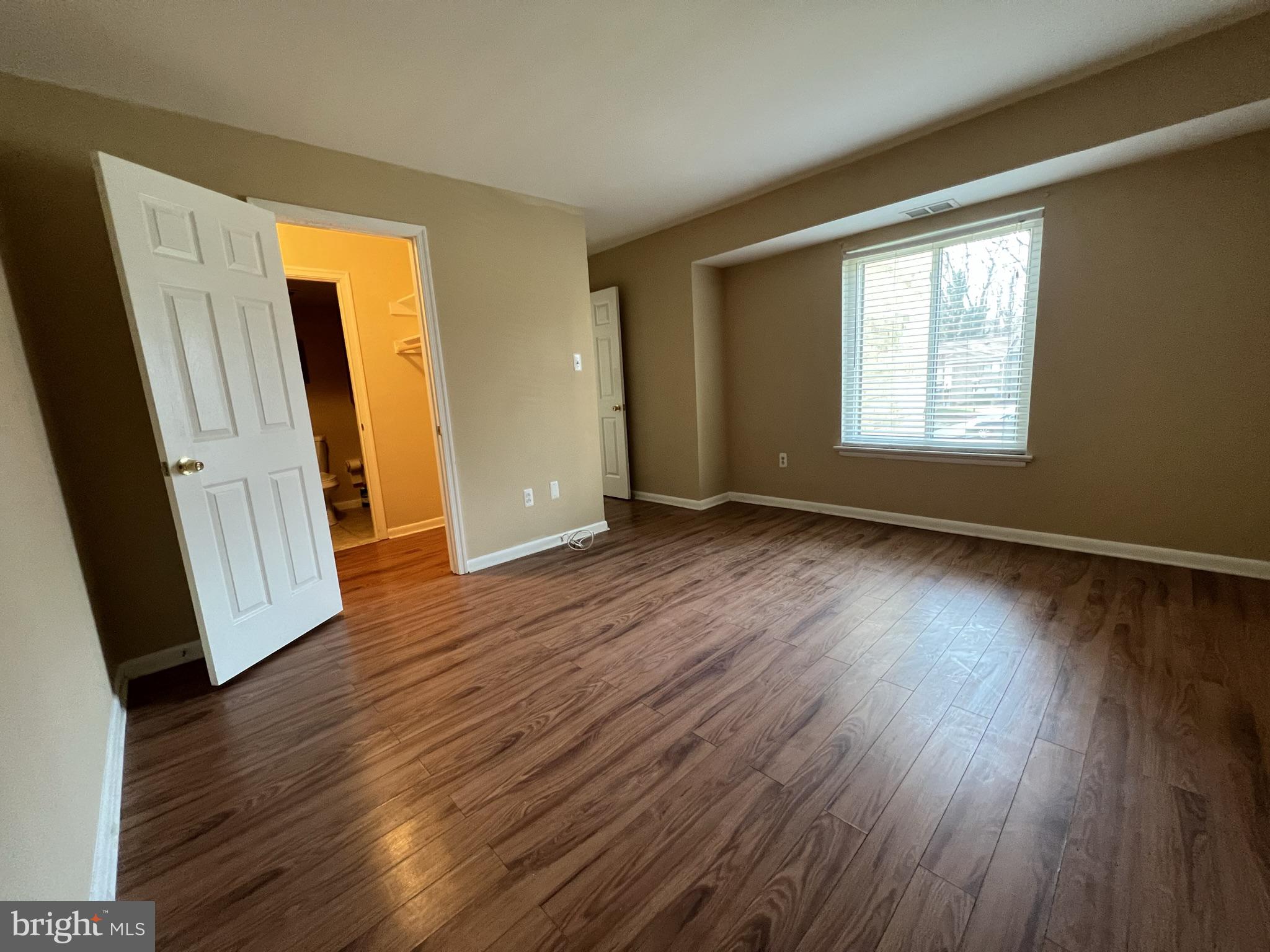 LONG REACH - Residential Lease