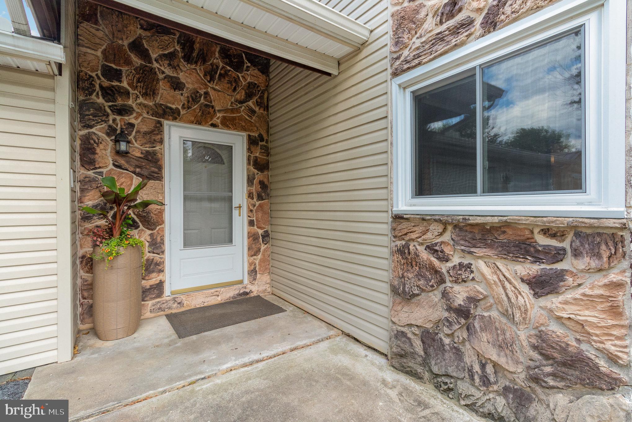 861 FRANKLIN DRIVE