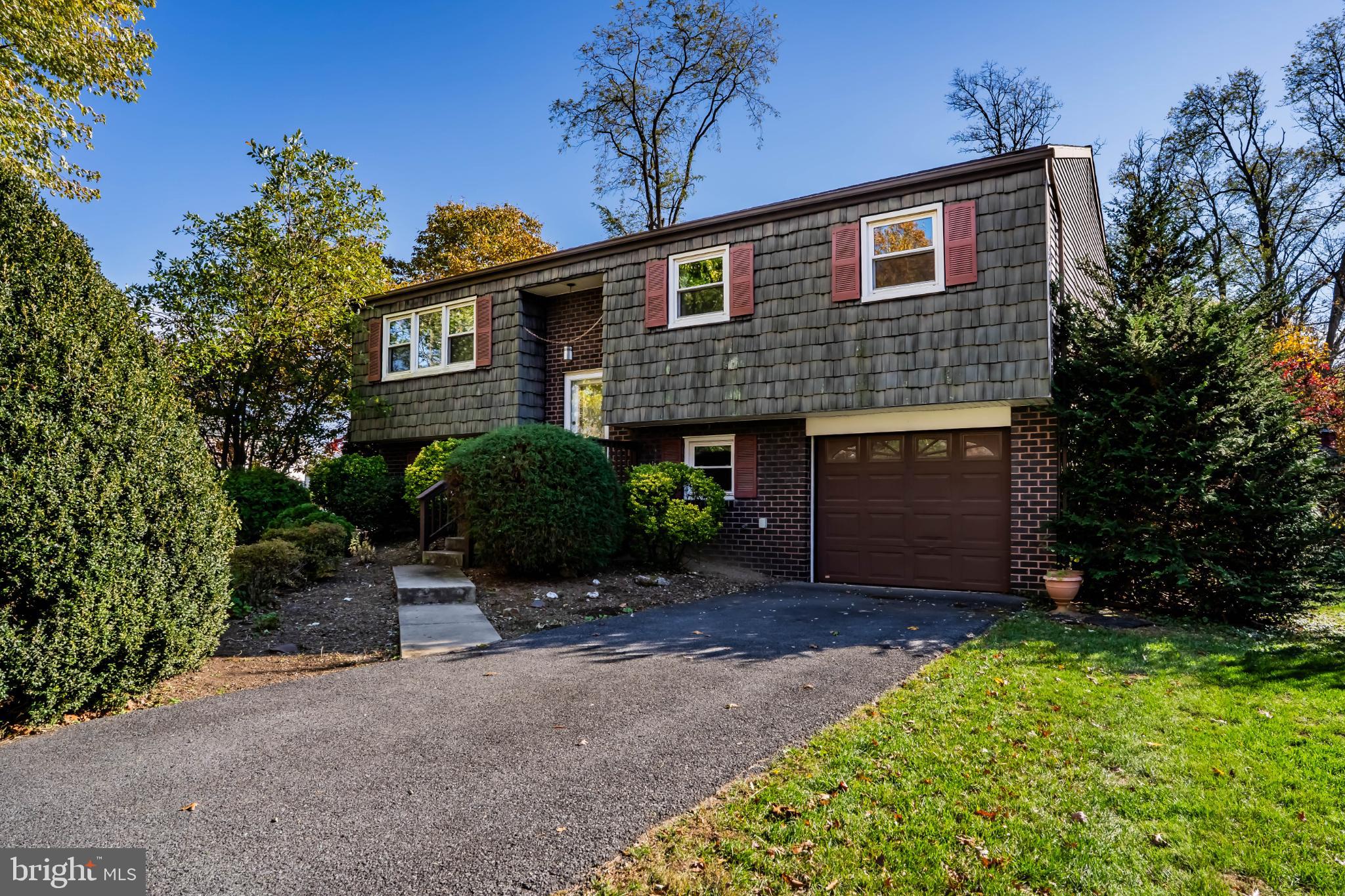 3906 BROOKRIDGE DRIVE