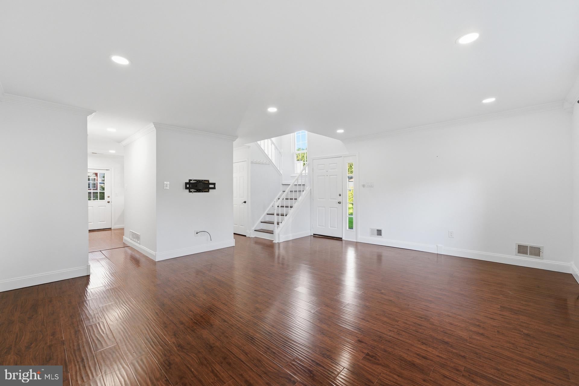 16 CARLYLE COURT