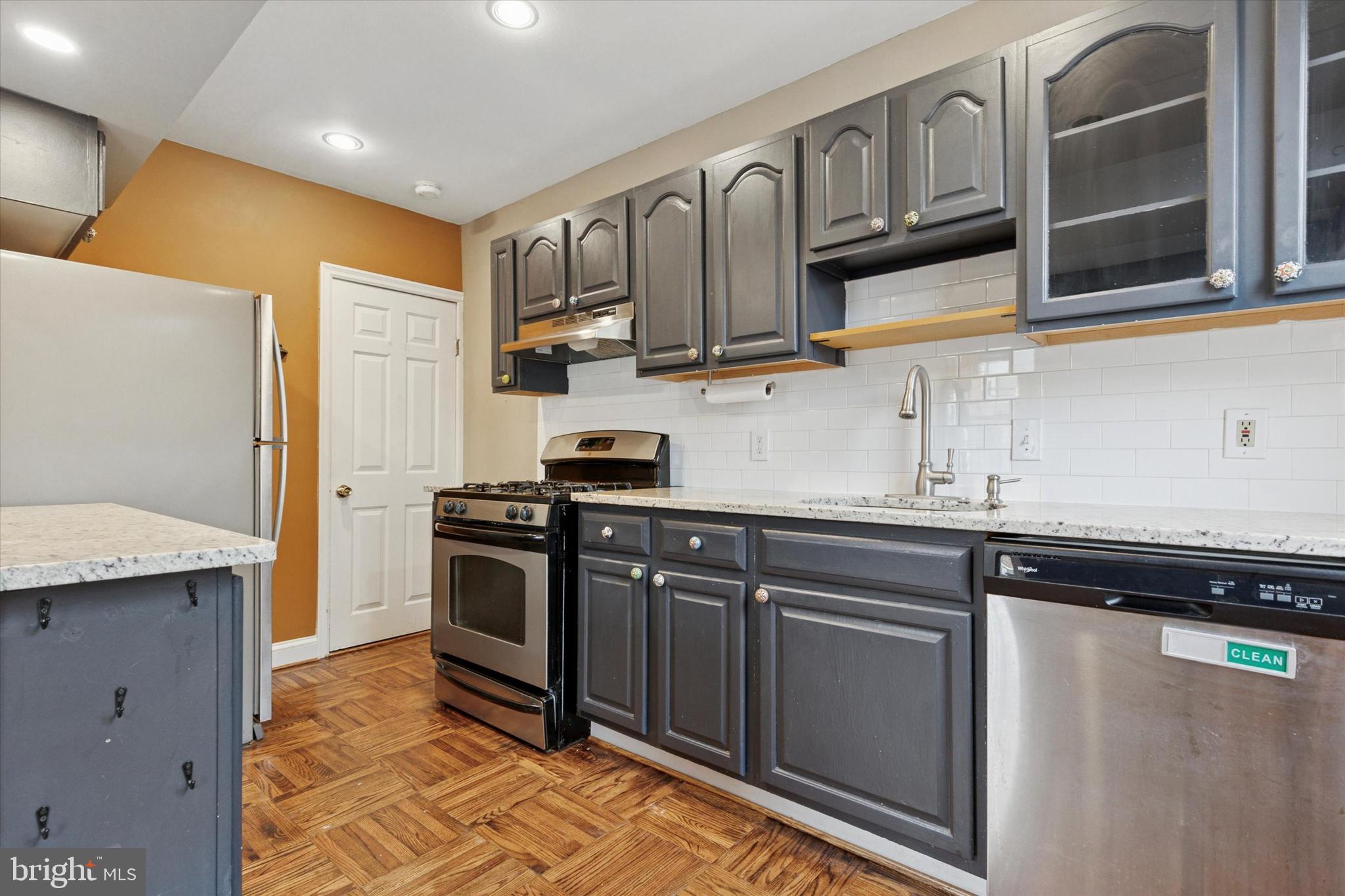 ROXBOROUGH - Residential Lease