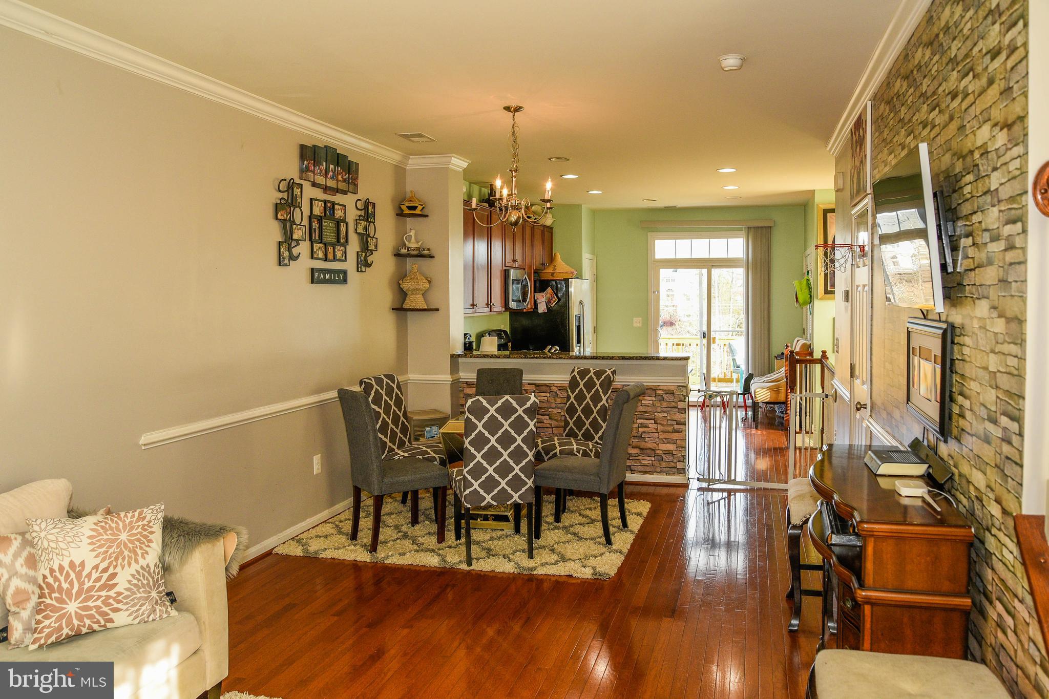 POWELLS RUN VILLAGE COND - Residential