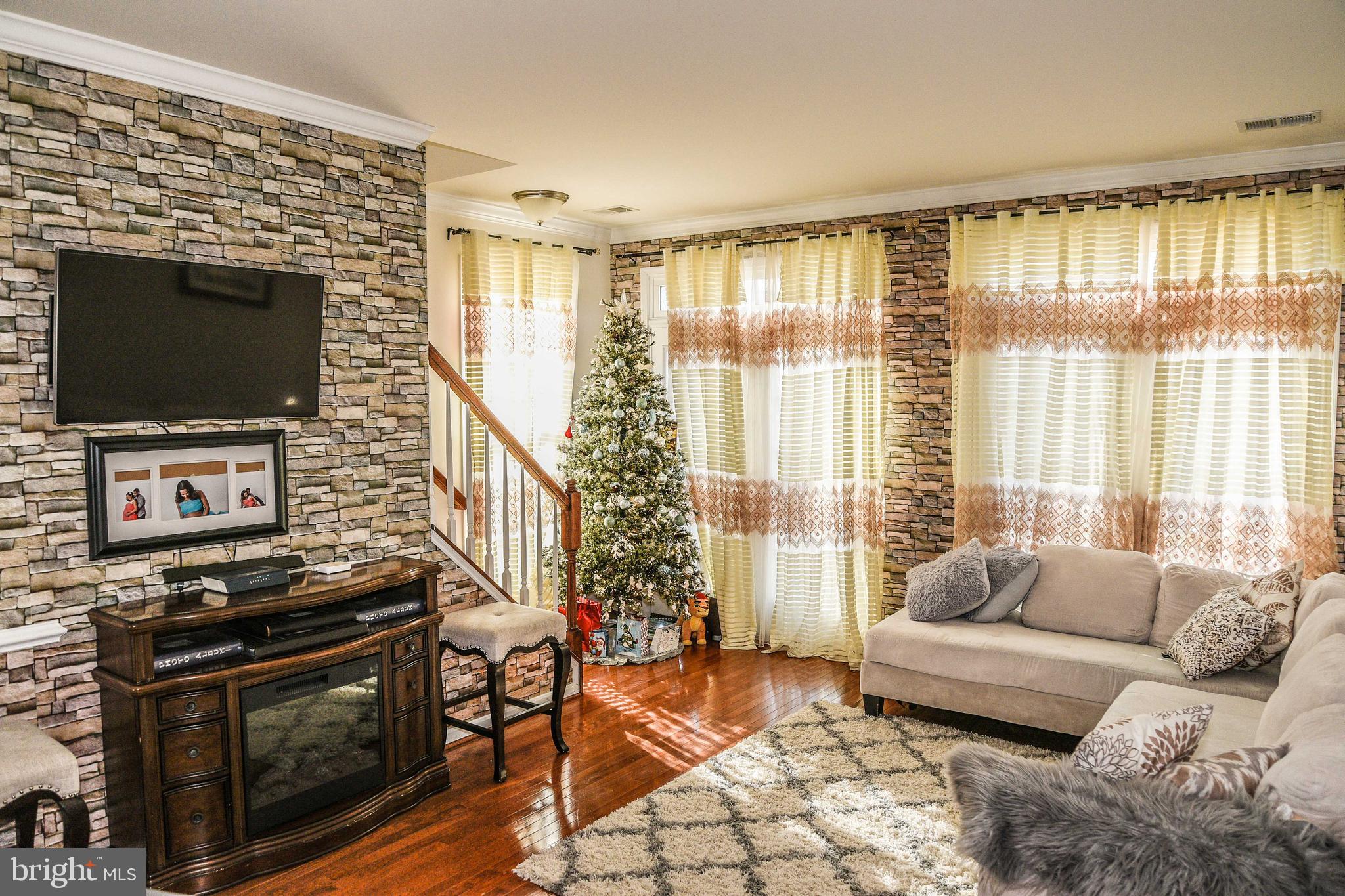 POWELLS RUN VILLAGE COND - Residential