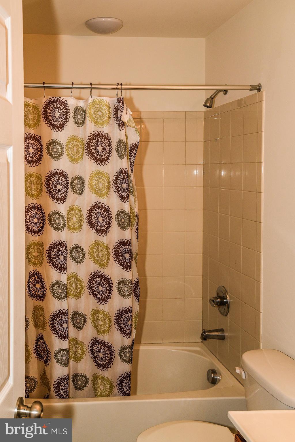 POWELLS RUN VILLAGE COND - Residential