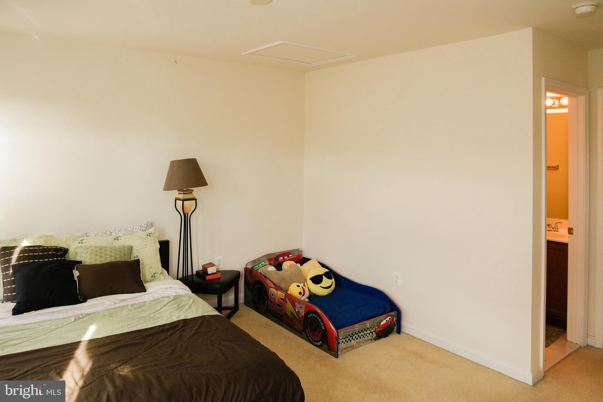 POWELLS RUN VILLAGE COND - Residential