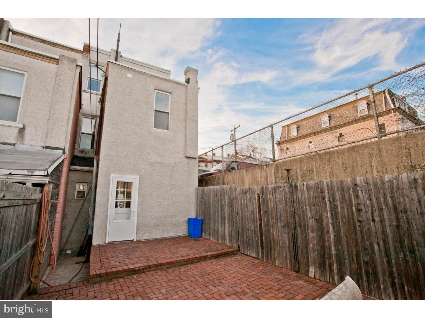 EAST FALLS - Residential Lease