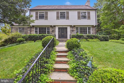 Photo of 4801 Newport Avenue, Bethesda, MD 20816 (MLS # MDMC2105958)