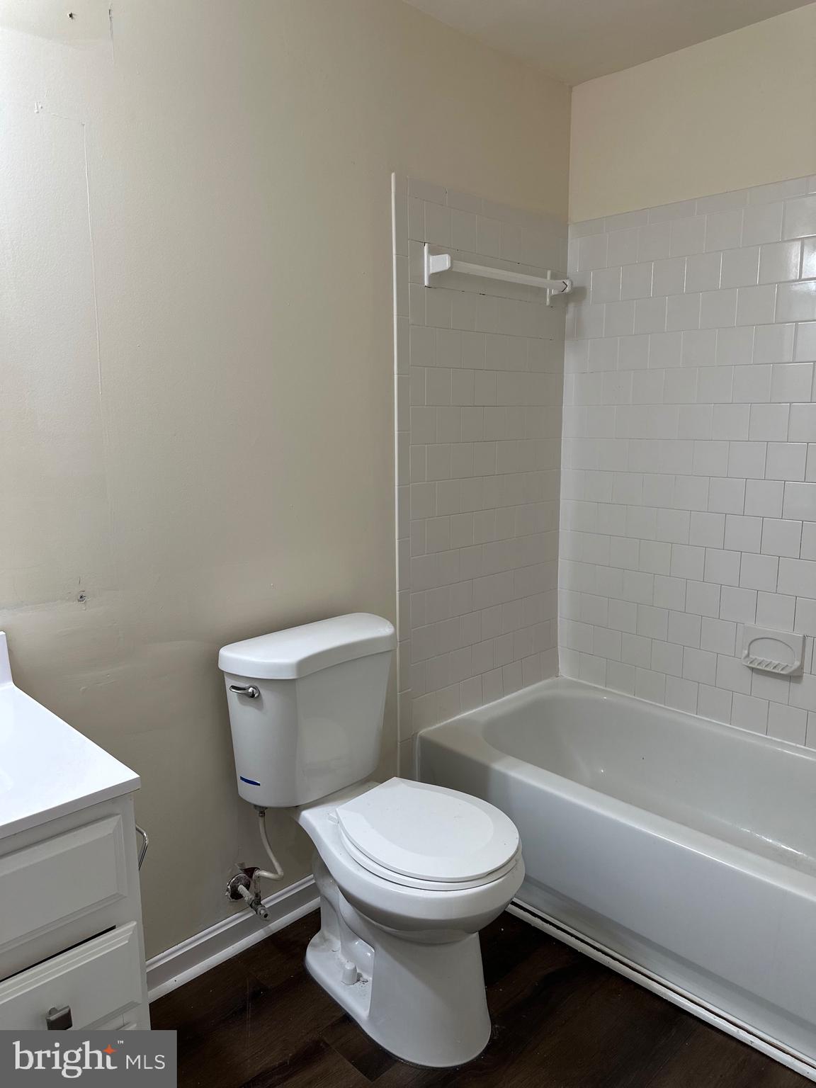 ENGLAND RUN NORTH - Residential Lease