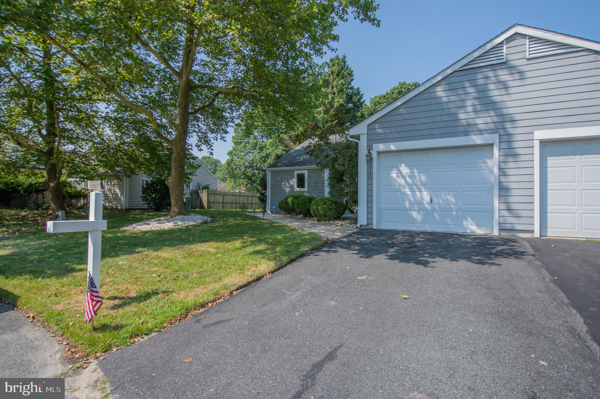 912 JAMES COURT