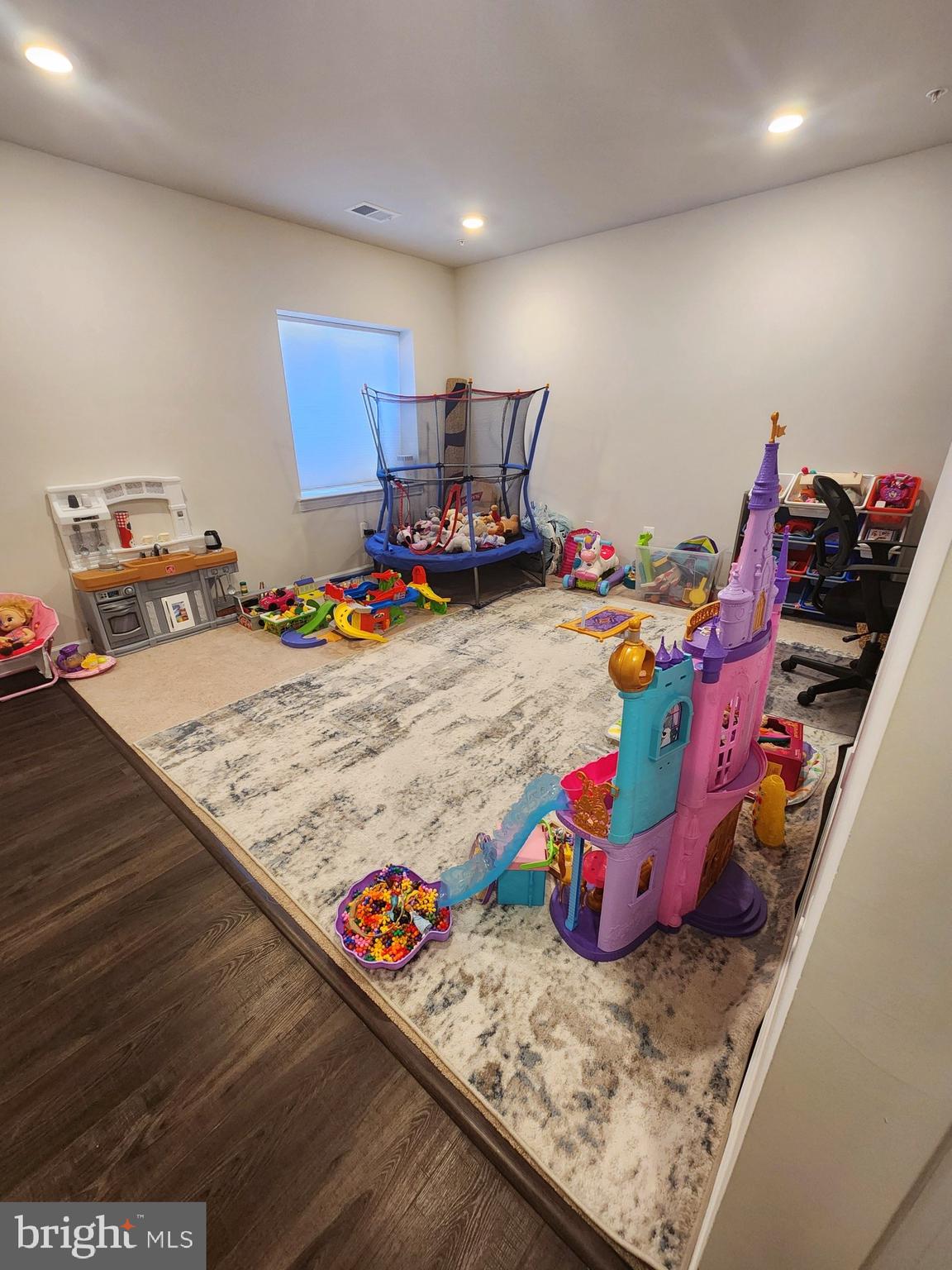 CLARKSBURG SQUARE - Residential Lease