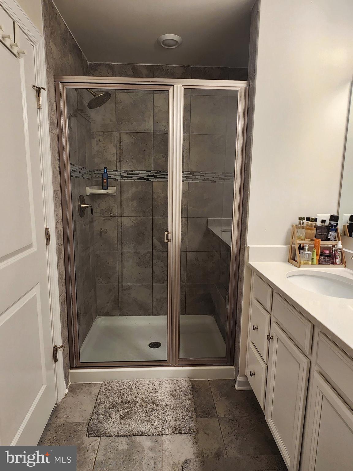 CLARKSBURG SQUARE - Residential Lease