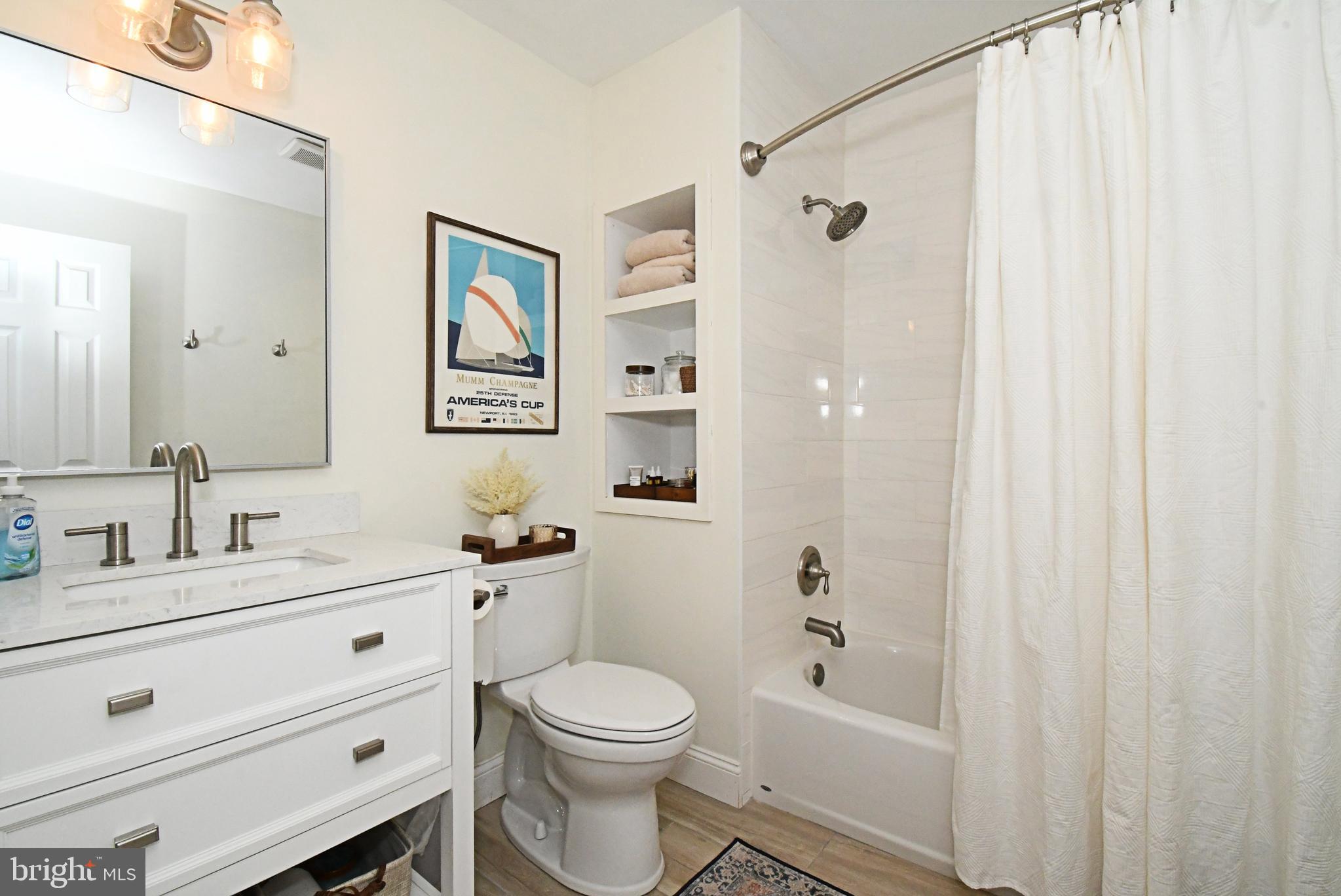 SILVER LAKE AT NEW - Residential