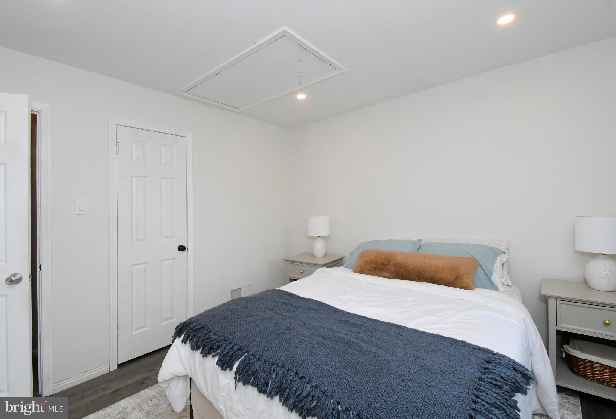 SILVER LAKE AT NEW - Residential