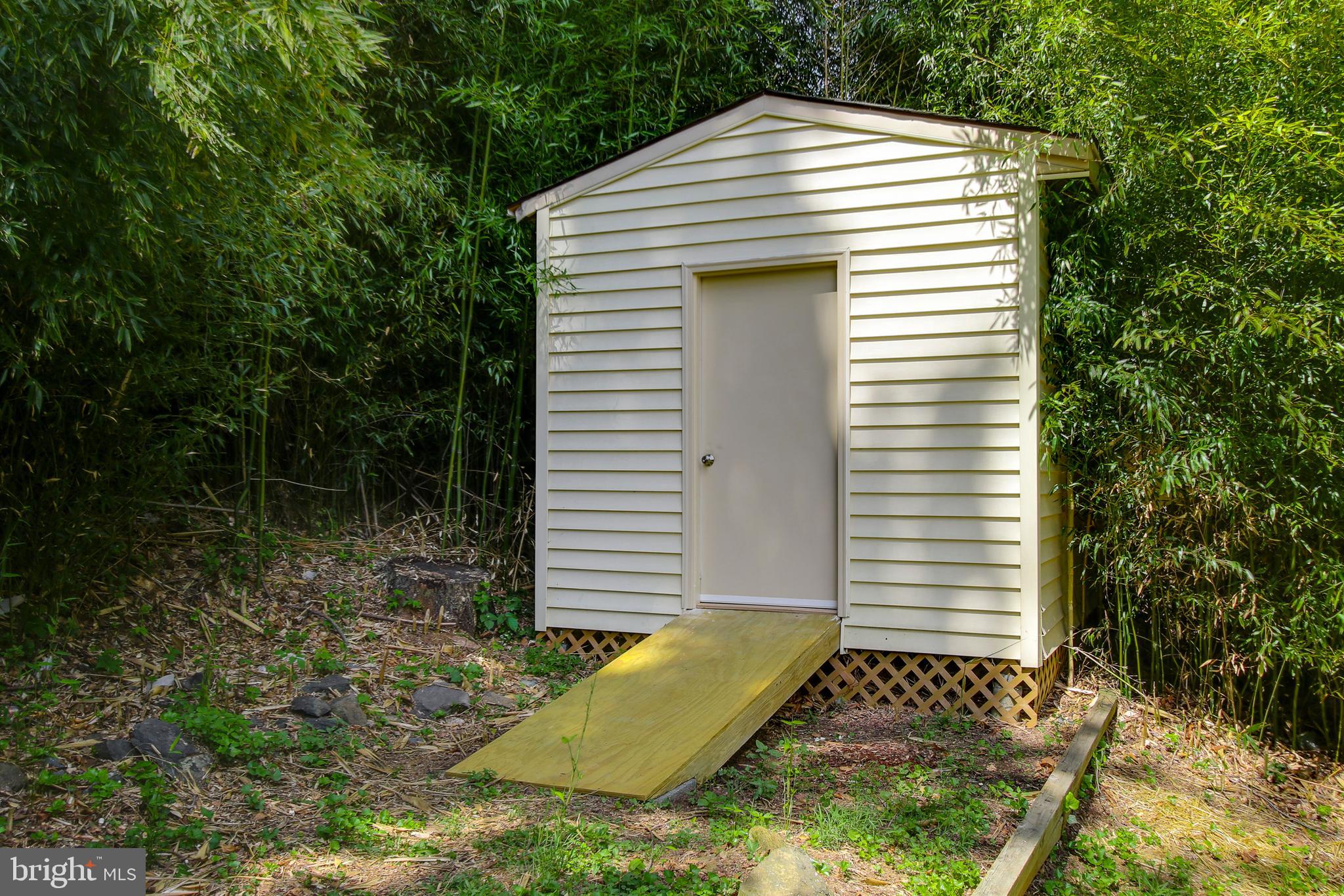 MANOR WOODS - Residential