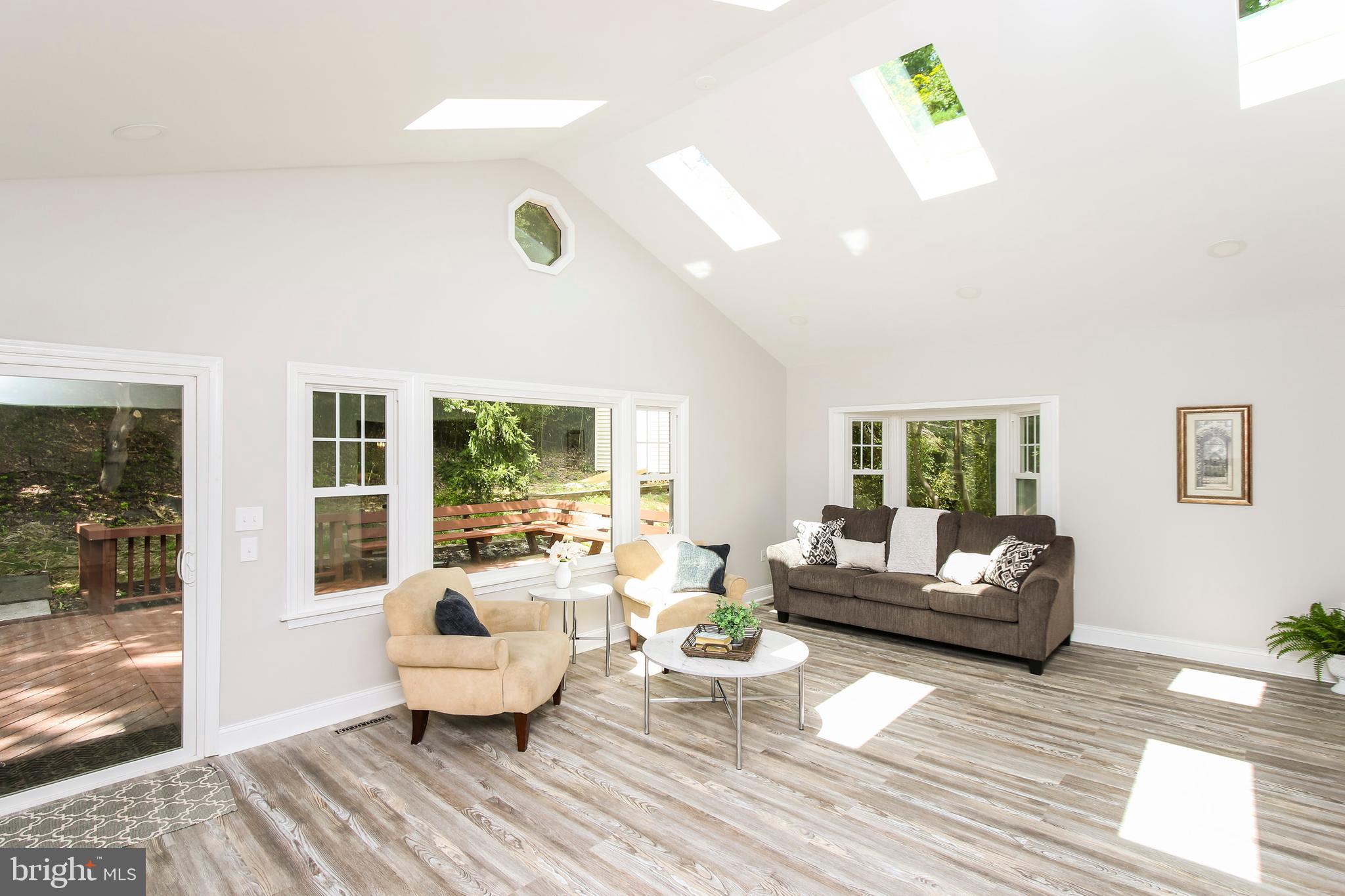 MANOR WOODS - Residential