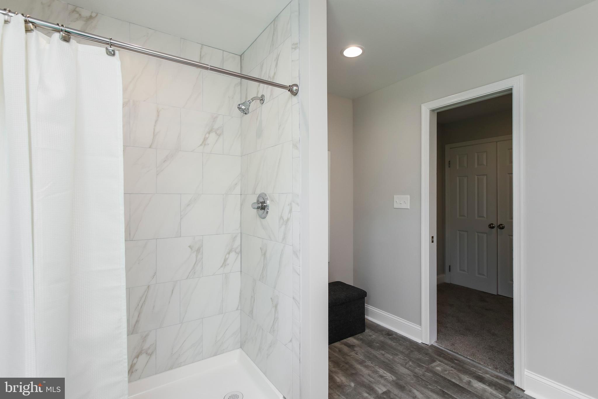 MANOR WOODS - Residential